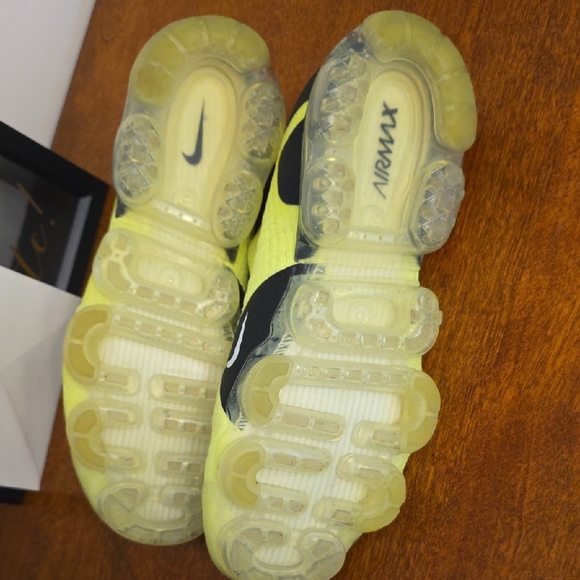 Nike Vapormax in Neon Yellow main image 5